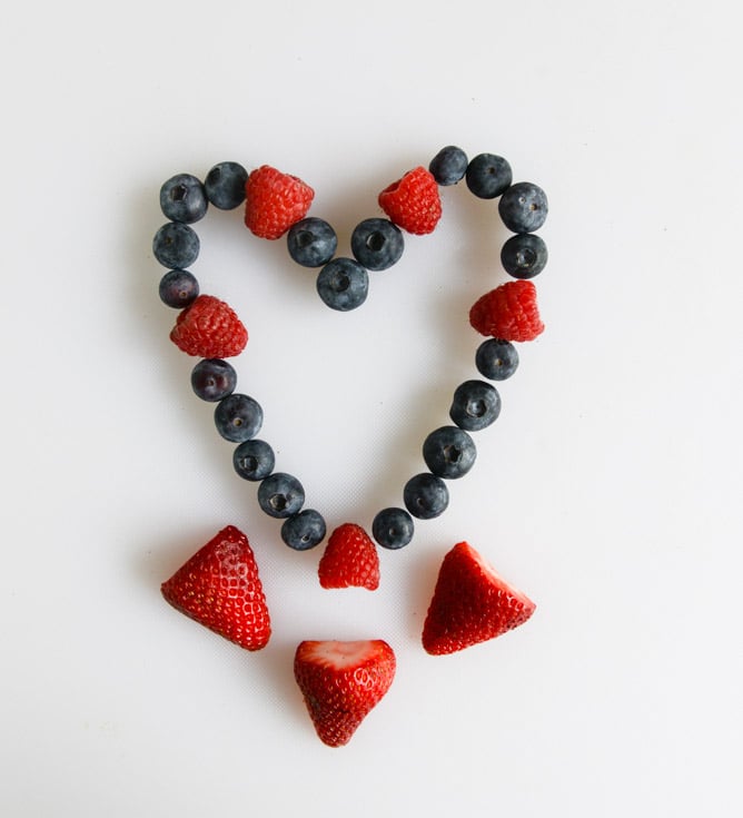 summer sangria triple berry crumble I howsweeteats.com