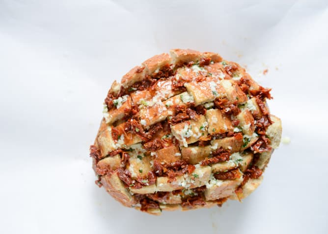 white pizza pull-apart bread I howsweeteats.com