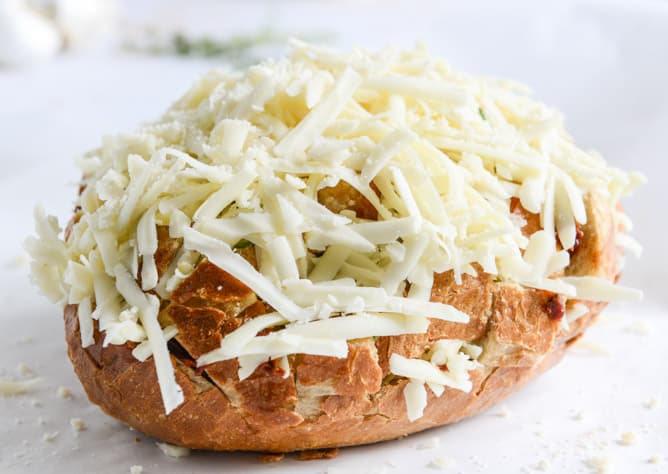 white pizza pull-apart bread I howsweeteats.com