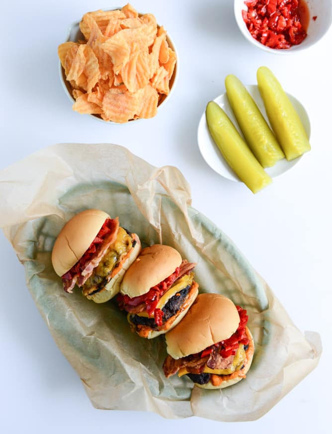 smoky sweet cherry pepper cheeseburgers - my version of shake shack's smoke shack I howsweeteats.com