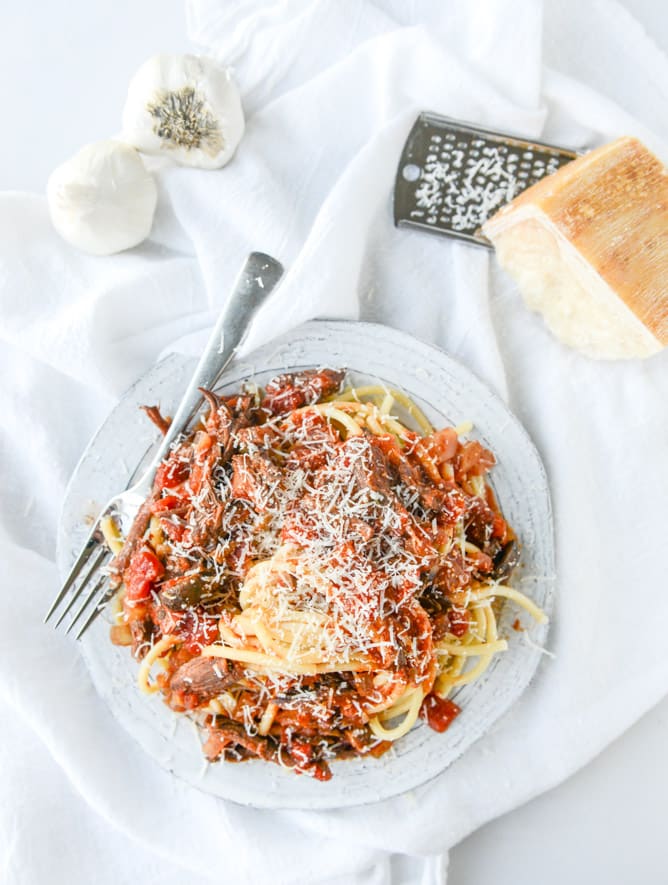 Slow Cooker Short Rib Sauce with Bucatini I howsweeteats.com