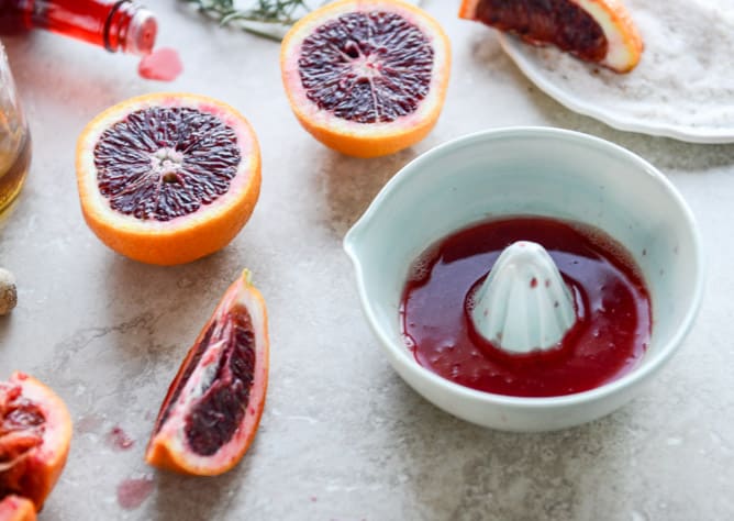 blood orange bourbon smash with spicy vanilla sugar I howsweeteats.com