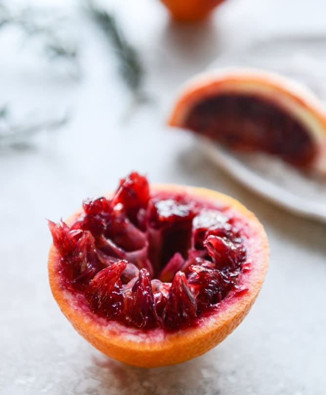 blood orange bourbon smash with spicy vanilla sugar I howsweeteats.com