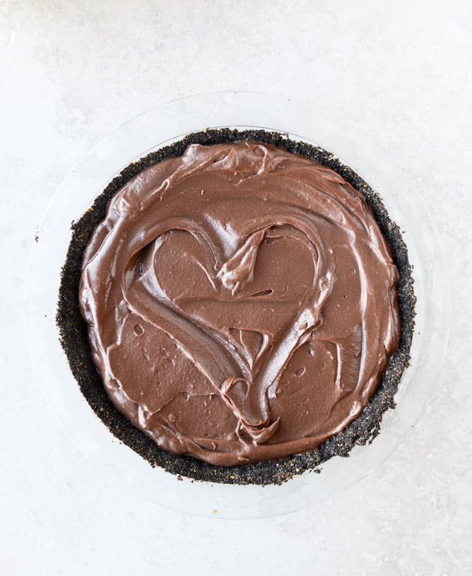 chocolate cream pie with vanilla whipped cream I howsweeteats.com