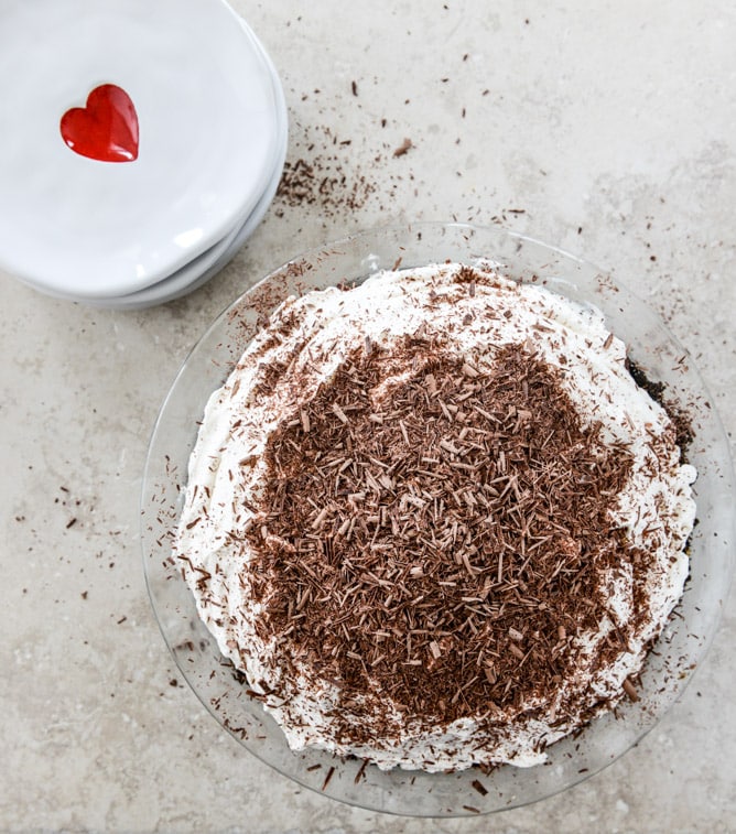 chocolate cream pie with vanilla whipped cream I howsweeteats.com
