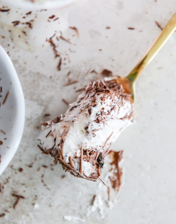 chocolate cream pie with vanilla whipped cream I howsweeteats.com