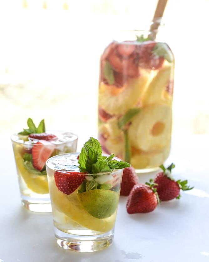 pineapple sangria I howsweeteats.com