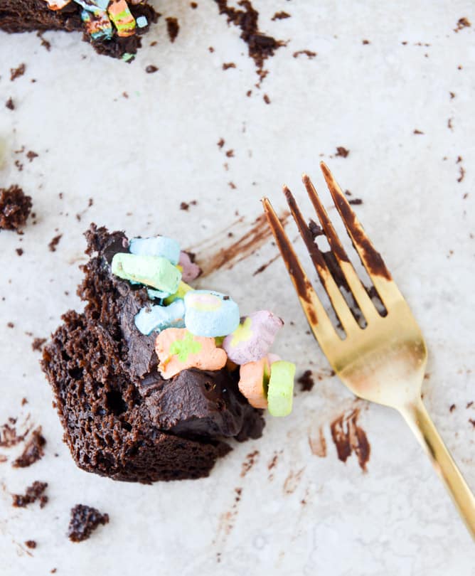 one bowl fudgy whiskey chocolate cake - with irish cream chocolate ganache (and lucky charms marshmallows...) I howsweeteats.com