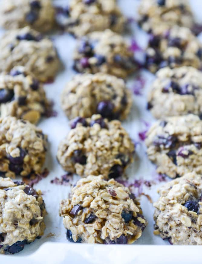 blueberry breakfast cookies I howsweeteats.com