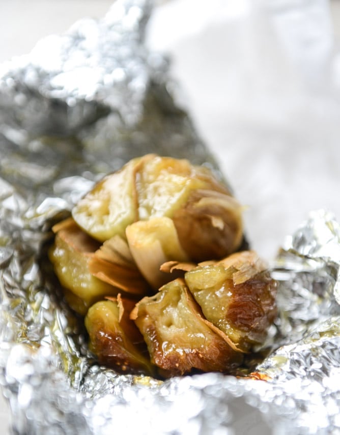 roasted garlic butter bucatini with burst tomatoes I howsweeteats.com