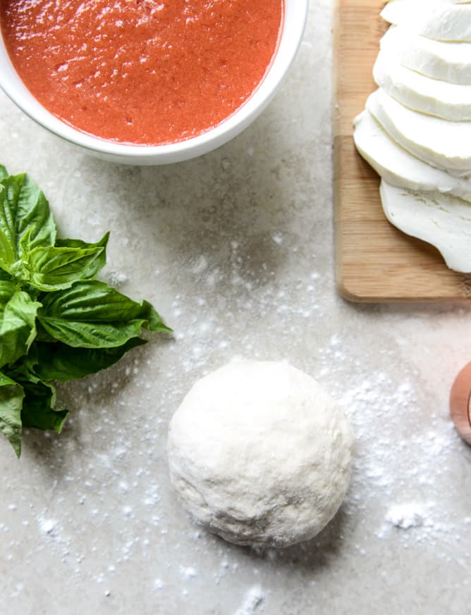 thin crust pizza I howsweeteats.com