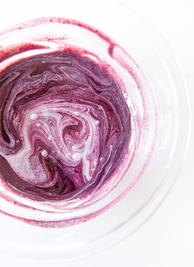 NO CHURN blackberry chip ice cream I howsweeteats.com