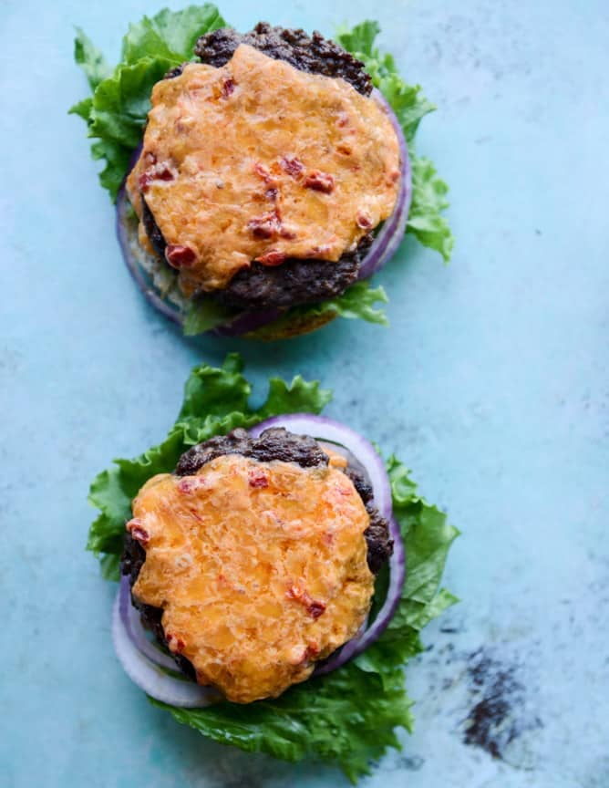 pimento cheese burgers I howsweeteats.com
