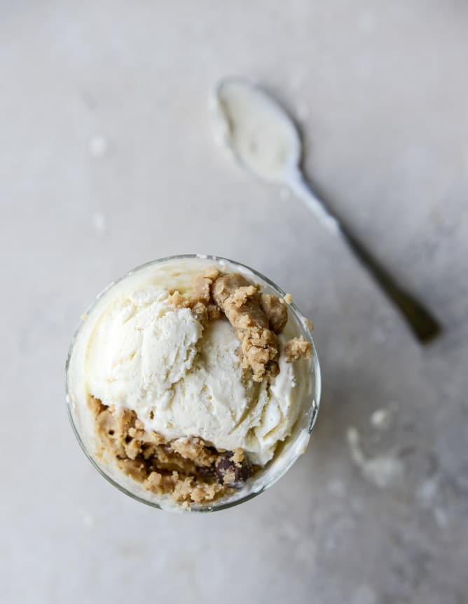 peanut butter chocolate chip cookie dough blizzard with no-churn vanilla bean ice cream I howsweeteats.com