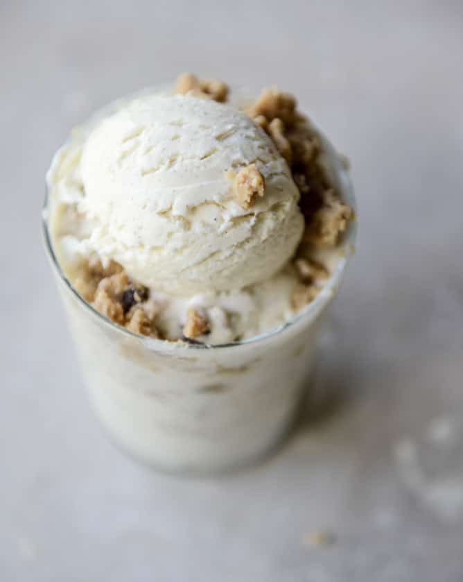 peanut butter chocolate chip cookie dough blizzard with no-churn vanilla bean ice cream I howsweeteats.com