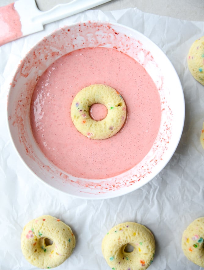 strawberry buttermilk sprinkle donuts I howsweeteats.com