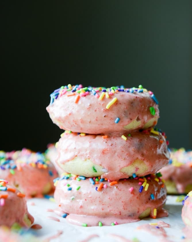strawberry buttermilk sprinkle donuts I howsweeteats.com
