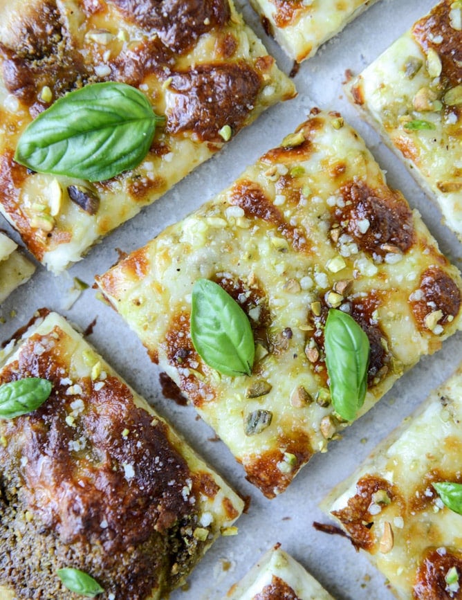 pistachio pesto pizza with fresh mozzarella and honey I howsweeteats.com