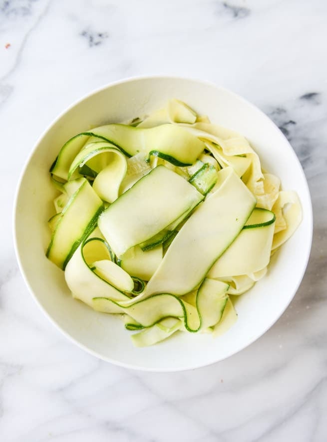 marinated zucchini feta salad with fresh corn and toasted pistachio breadcrumbs I howsweeteats.com