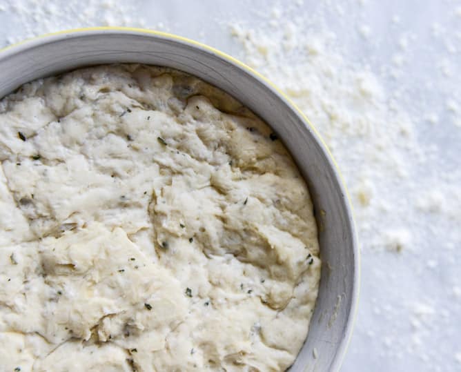 brown butter herb garlic knots I howsweeteats.com