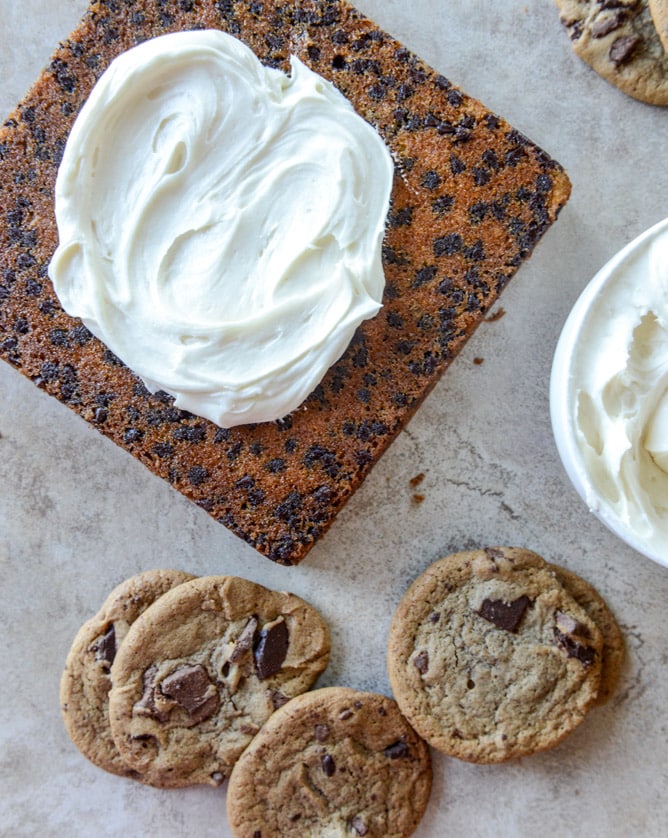 chocolate chip cookie crunch cake with brown butter cream cheese icing I howsweeteats.com