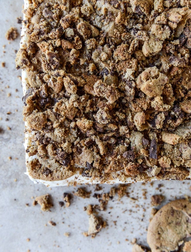 chocolate chip cookie crunch cake with brown butter cream cheese icing I howsweeteats.com