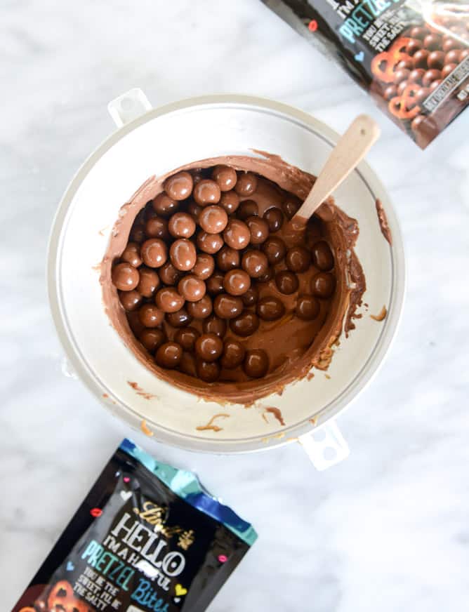 chocolate peanut butter pretzel ice cream I howsweeteats.com