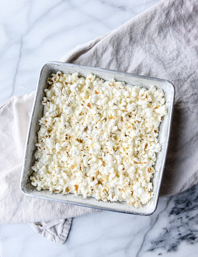 buttered popcorn marshmallow s'mores I howsweeteats.com