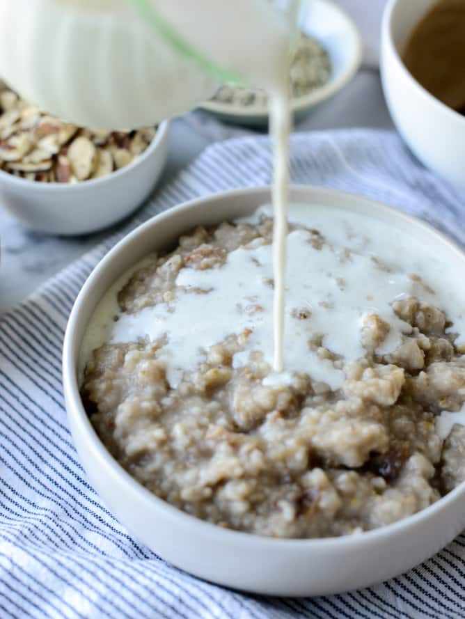 slow cooker apple cinnamon oatmeal with maple cream I howsweeteats.com