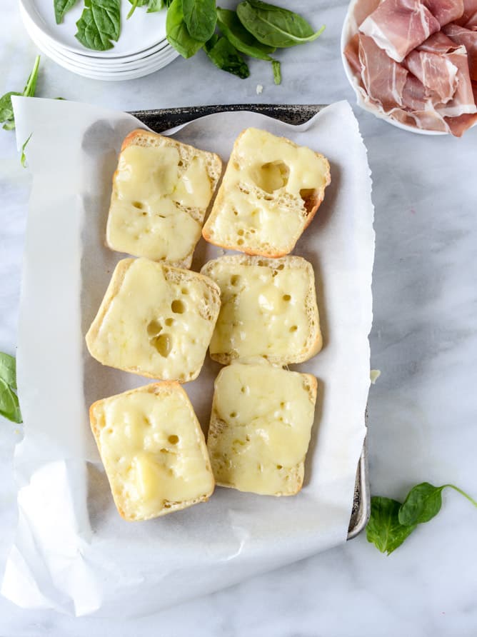garlicky spinach and avocado breakfast sandwich I howsweeteats.com