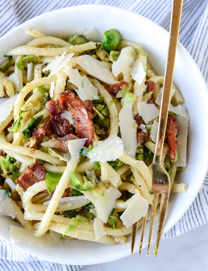 bacon, egg and brussels carbonara I howsweeteats.com