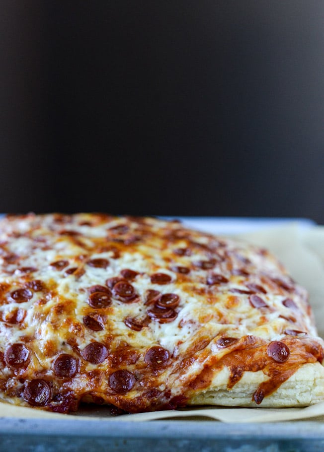 super easy pepperoni pizza puff pastry I howsweeteats.com