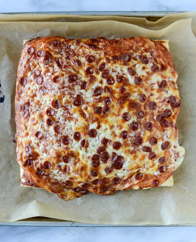 super easy pepperoni pizza puff pastry I howsweeteats.com