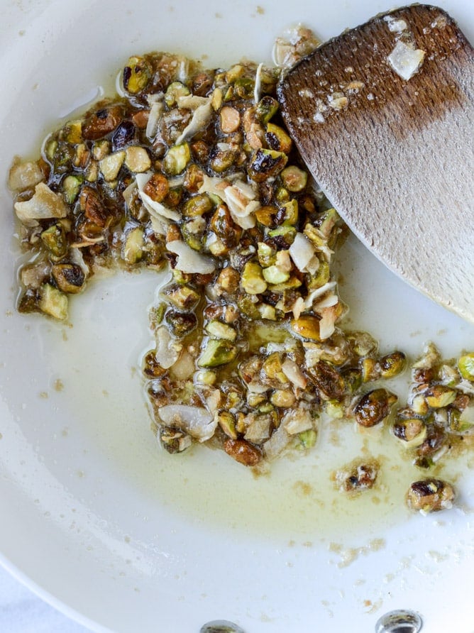 brown sugar pumpkin cheesecake with pistachio macaroon crust I howsweeteats.com