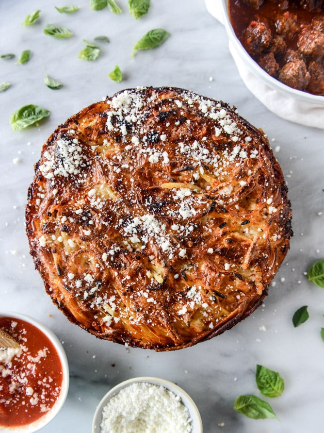 cheesy bucatini pie with mini meatballs I howsweeteats.com