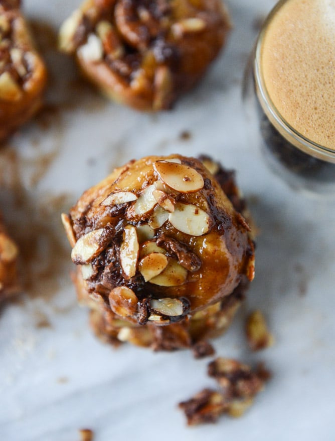 nutella sticky buns with nutella caramel I howsweeteats.com