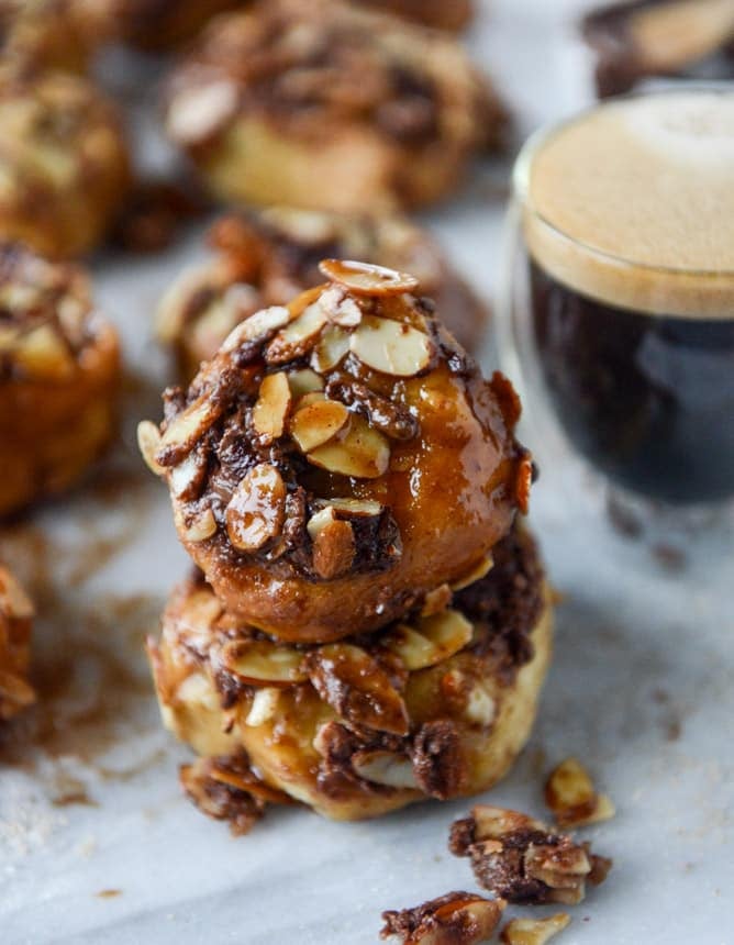 nutella sticky buns with nutella caramel I howsweeteats.com