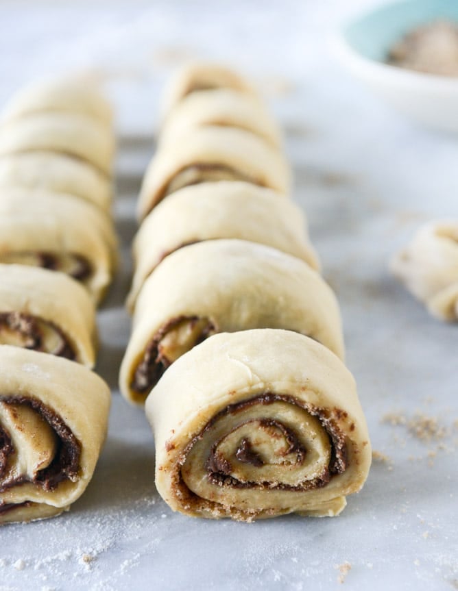 nutella sticky buns with nutella caramel I howsweeteats.com