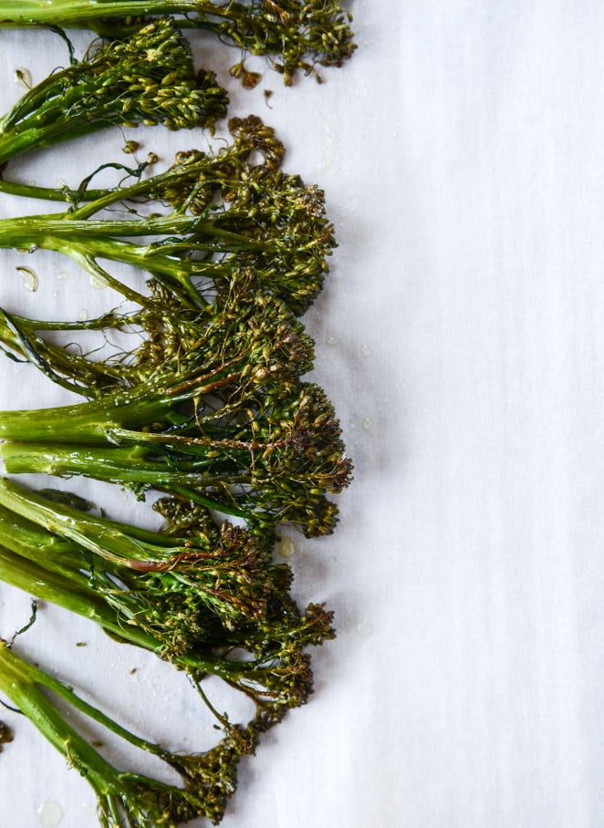 roasted broccolini, bacon and caramelized shallot quiche I howsweeteats.com