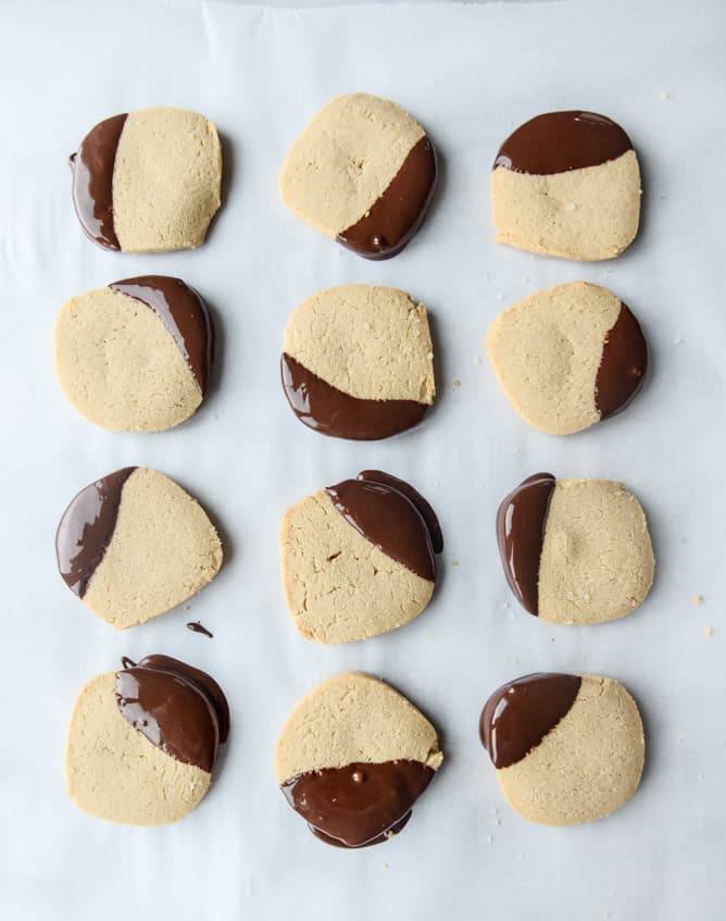 salted peanut butter shortbread I howsweeteats.com