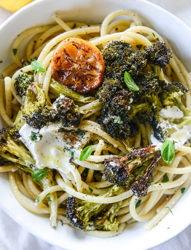 easy menu planning! 154 lightened up meals from the new year. 22 weeks worth of dinner ideas! I howsweeteats.com