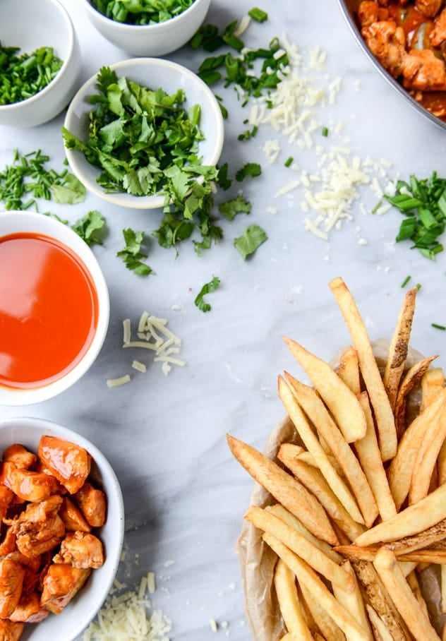 buffalo chicken beer cheese fondue fries I howsweeteats.com