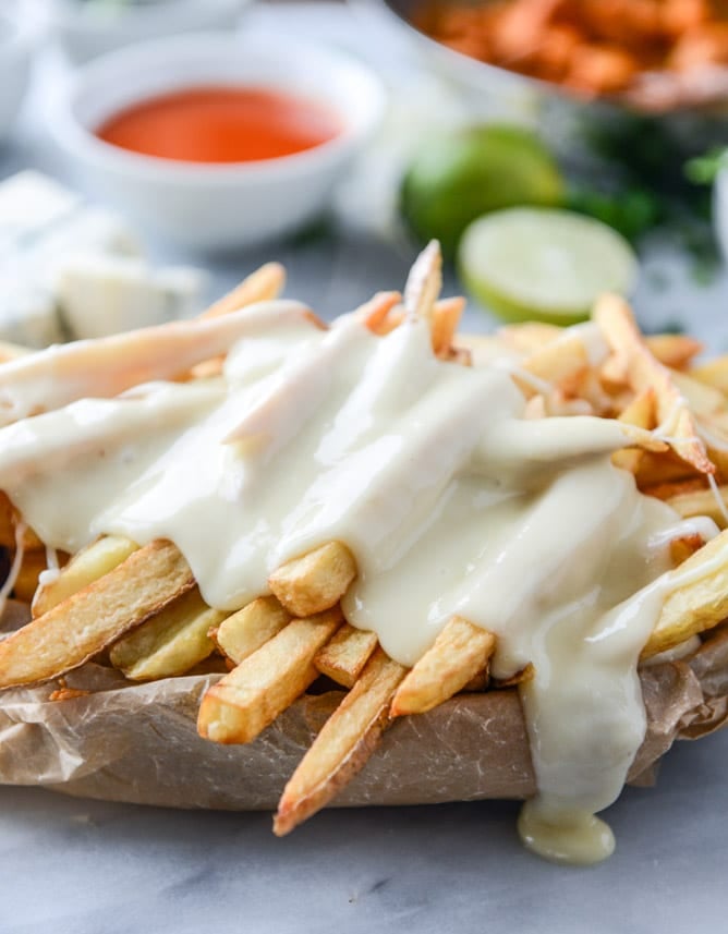 buffalo chicken beer cheese fondue fries I howsweeteats.com