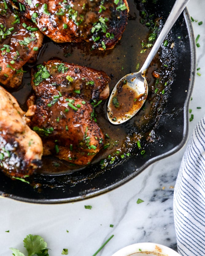 easy honey dijon skillet chicken I howsweeteats.com