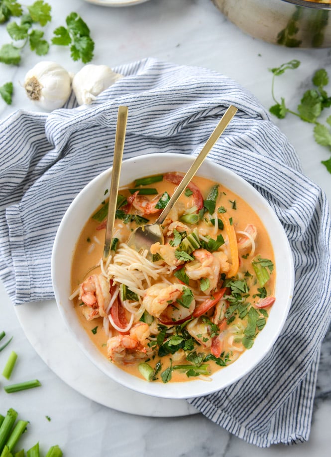 thai coconut curry shrimp noodle bowls I howsweeteats.com