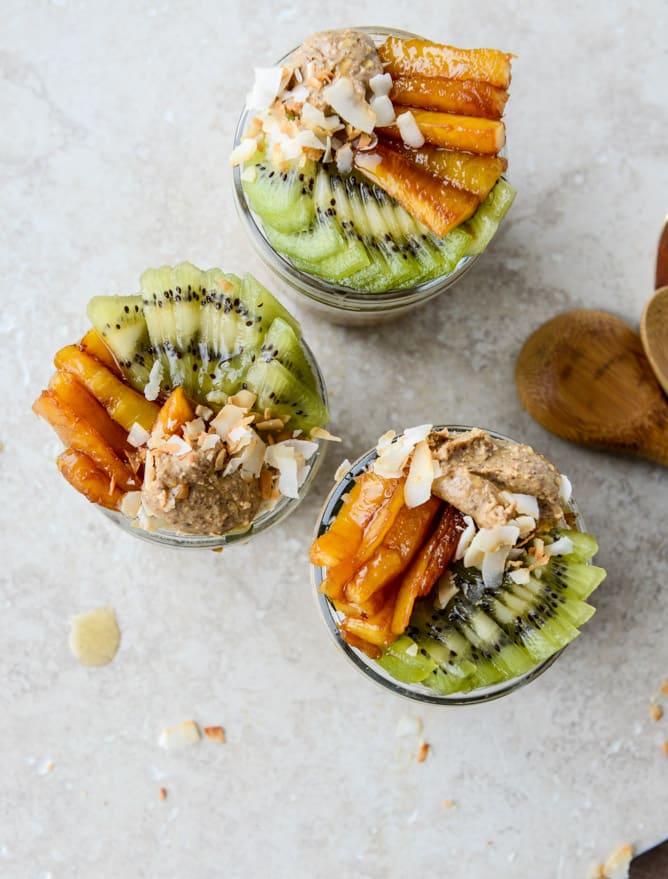 toasted coconut overnight oats I howsweeteats.com