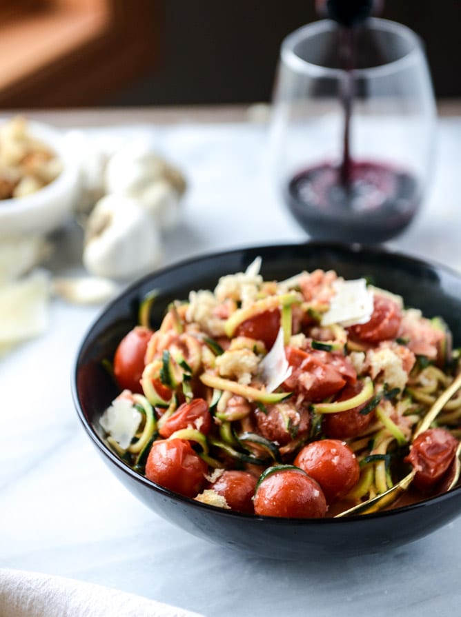 zucchini noodles with garlic tomato cream sauce I howsweeteats.com