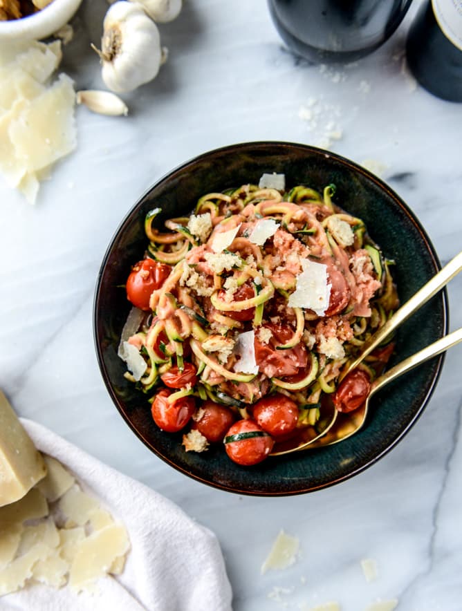 zucchini noodles with garlic tomato cream sauce I howsweeteats.com
