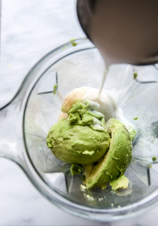 avocado smoothie I howsweeteats.com