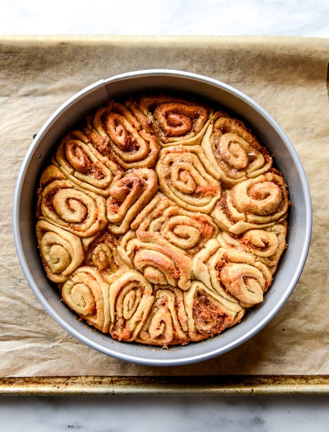 carrot cake cinnamon rolls with mascarpone icing I howsweeteats.com